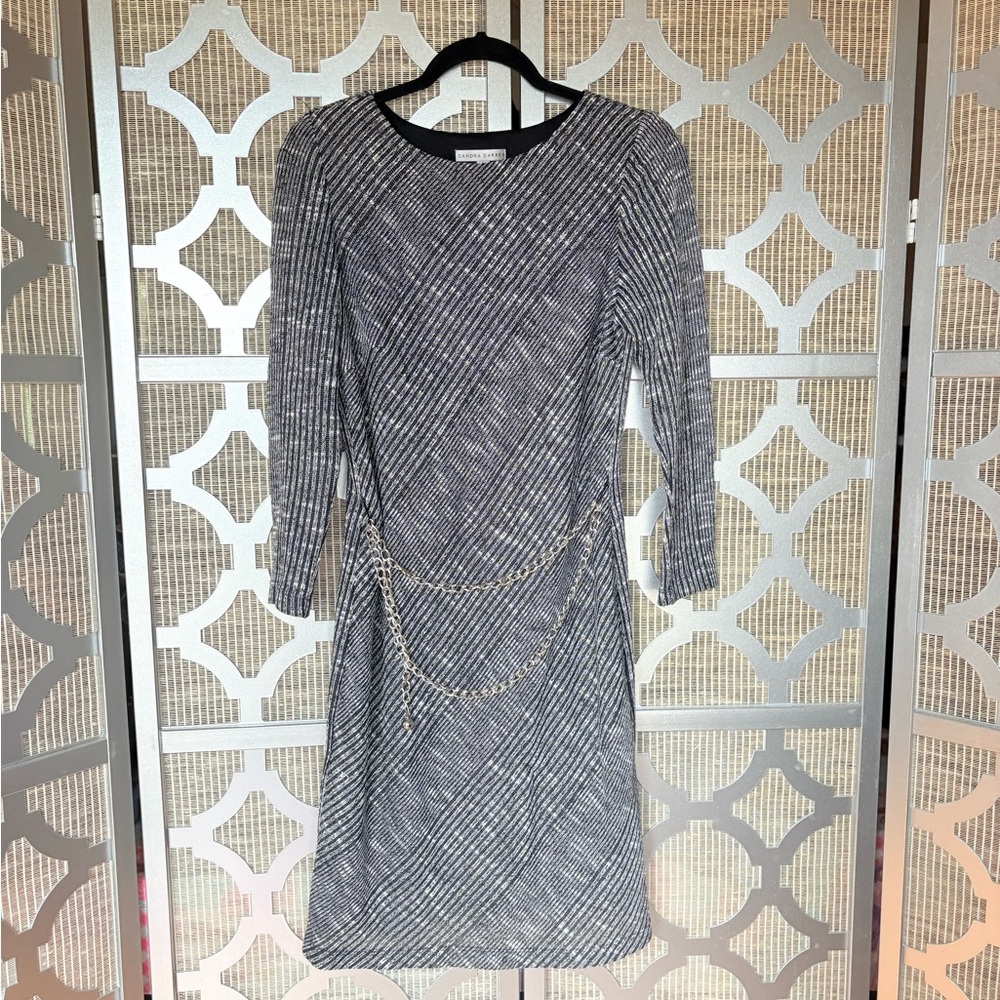 Sandra Darren Gray Sheath Dress 3/4 Of A Sleeve Crew Neck With Chain On Front